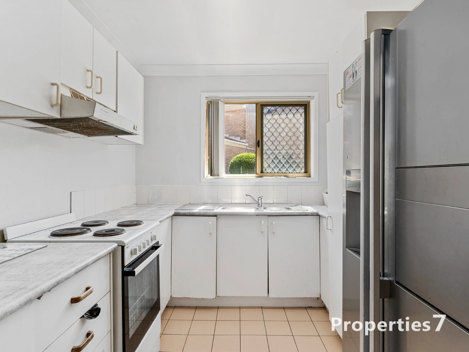 Perfect First Home or Smart Investment in a Convenient Location